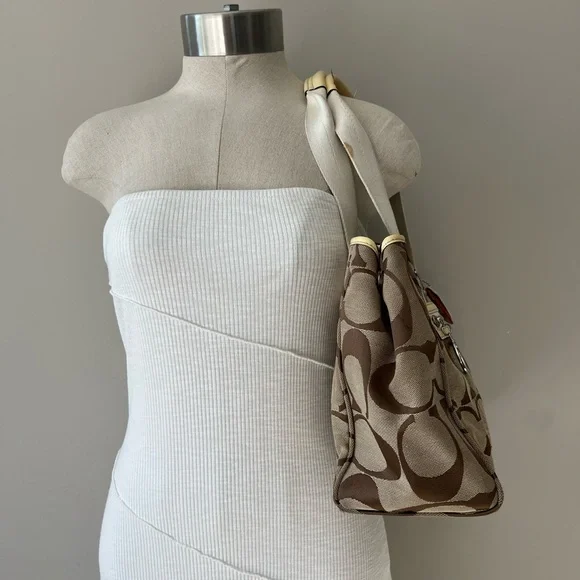 Coach Daisy signature tote tan brown yellow shoulder bag - Picture 2 of 11